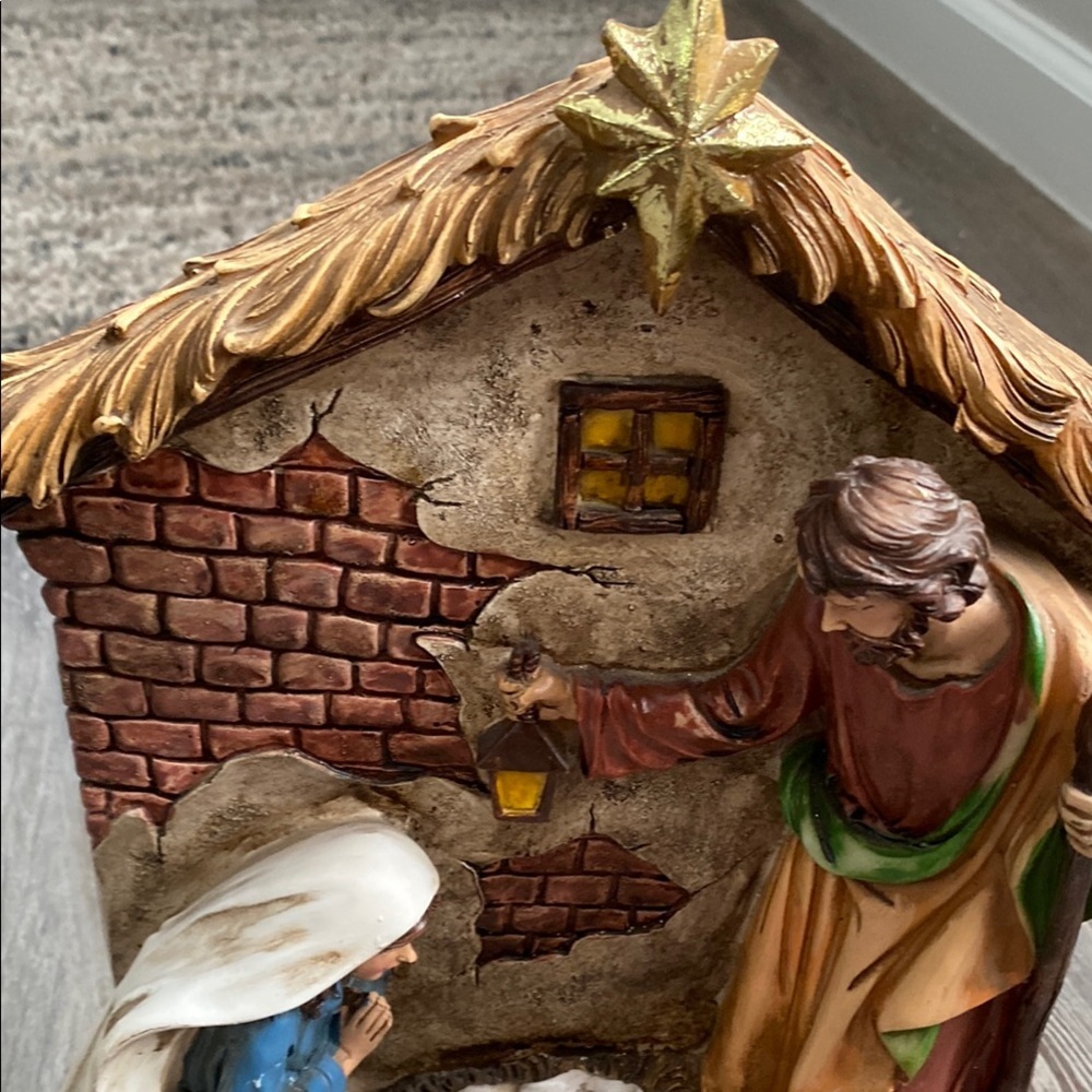Traditional Nativity Scene with Blue and Brown Details - Picture 7 of 13